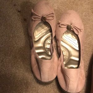 Pink dress shoes